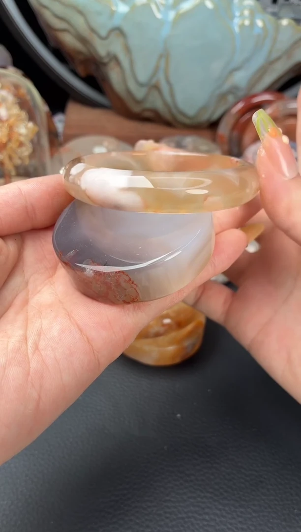 未镶嵌手镯（圆镯）石英质玉56