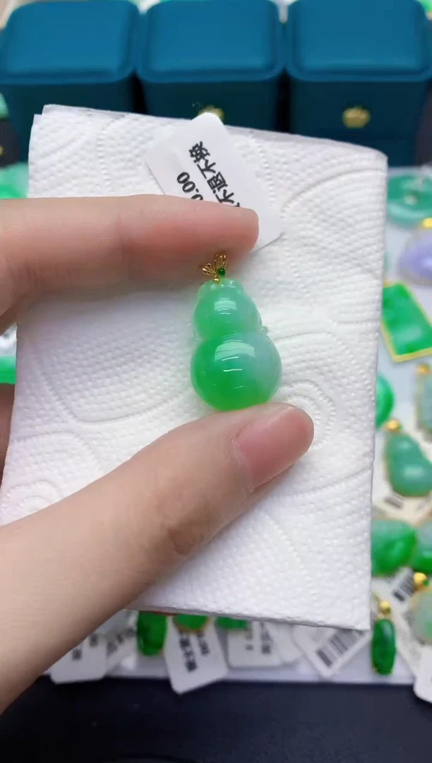 颈饰18K金镶嵌翡翠天然翡翠缅甸A货