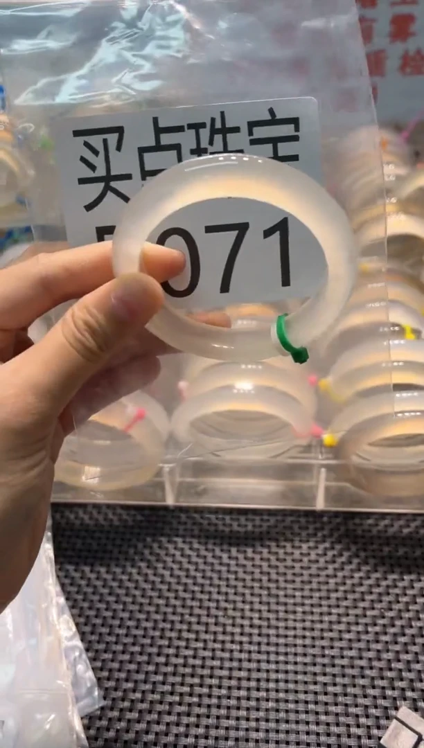 玛瑙/玉髓手镯未镶嵌BB071