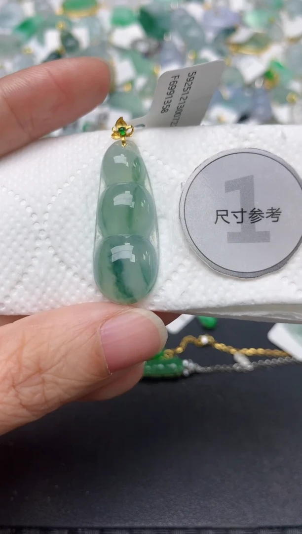 颈饰18K金镶嵌翡翠天然缅甸A货翡翠