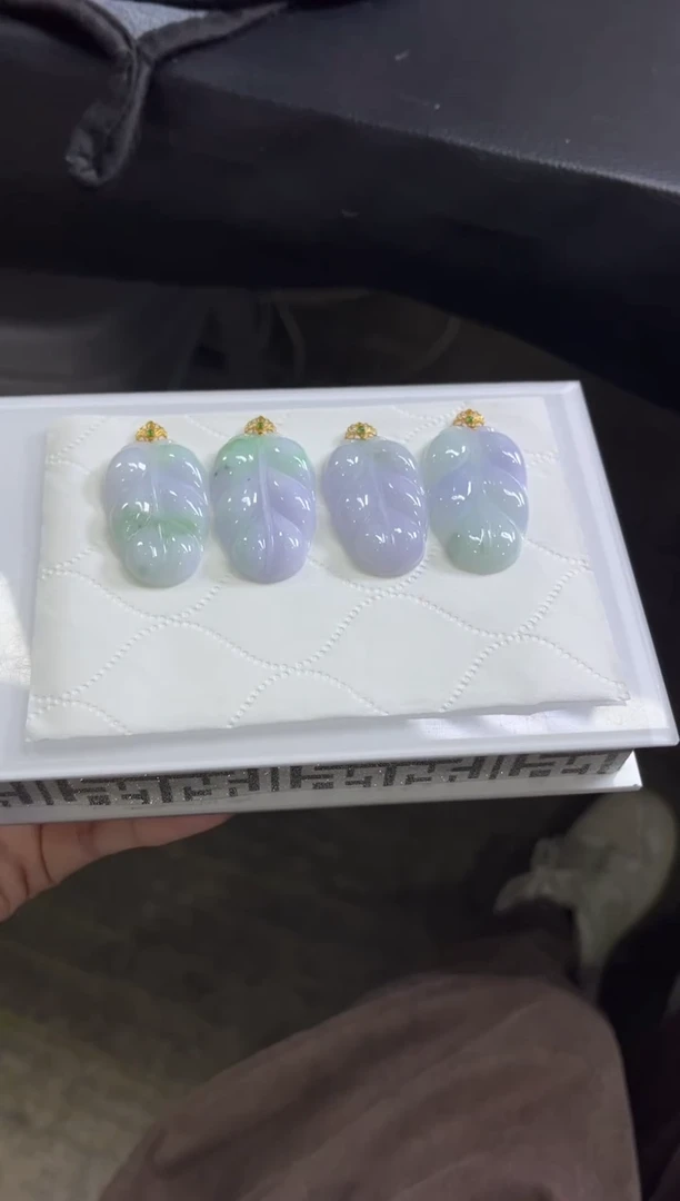 颈饰18K金镶嵌翡翠P3/多样性发一件/配绳子