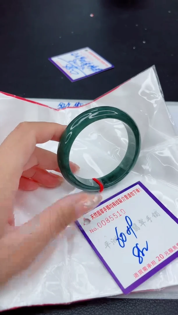 翡翠手镯未镶嵌1