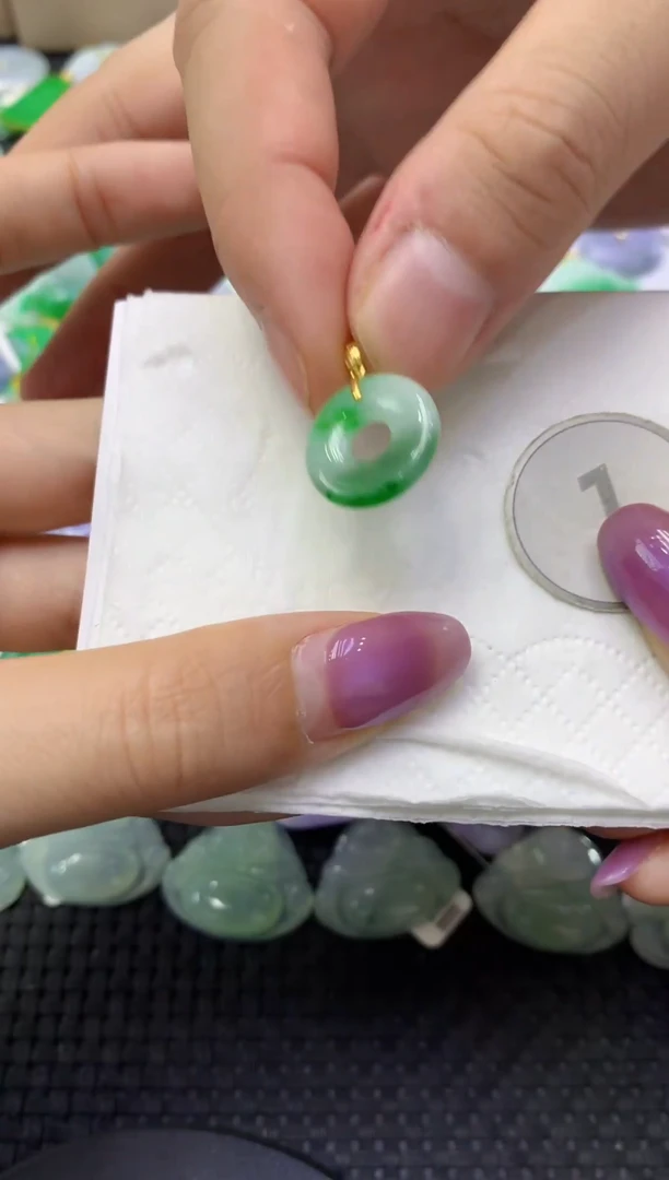 颈饰未镶嵌翡翠天然缅甸翡翠A货