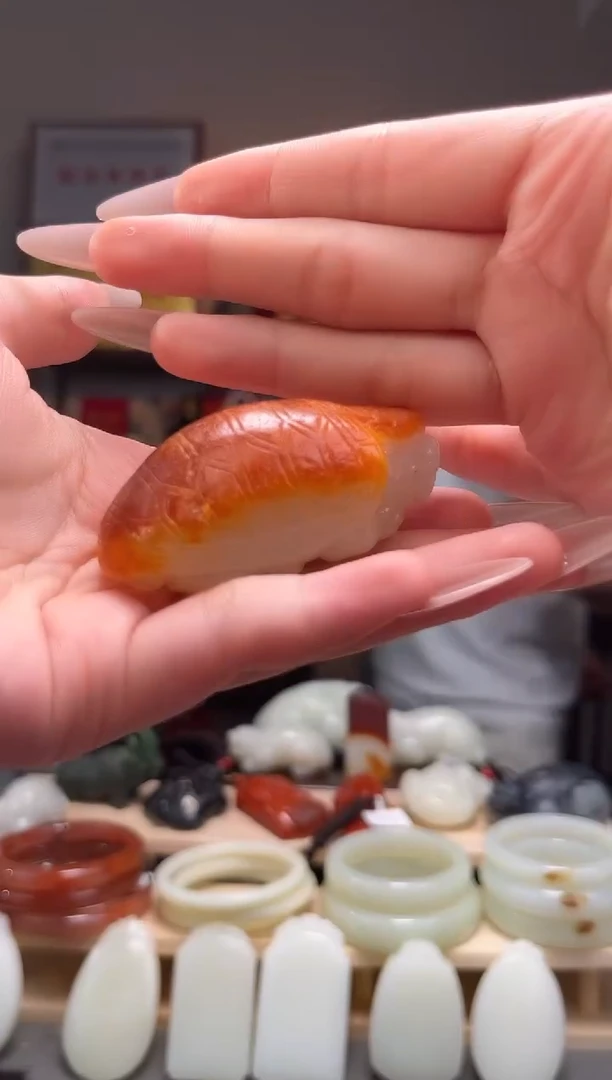 颈饰未镶嵌和田玉吊坠