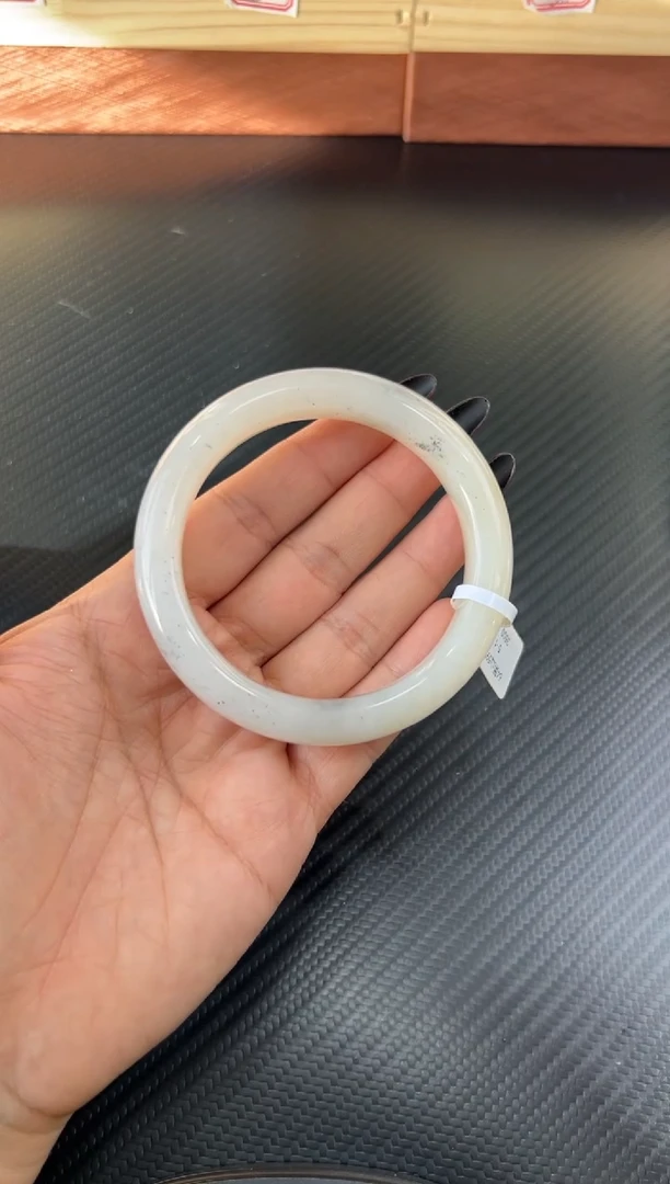 未镶嵌手镯和田玉黑山微色差 59+m