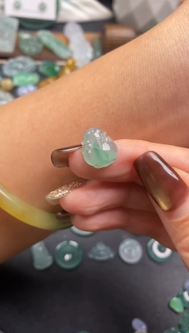 颈饰未镶嵌翡翠金蟾