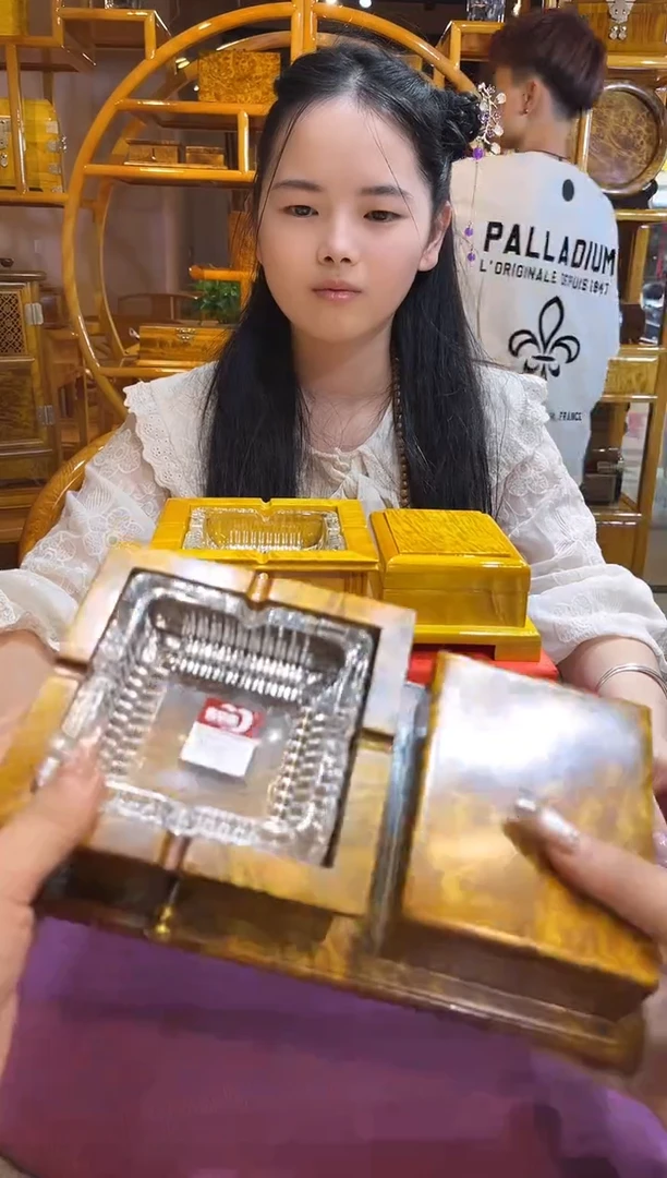 黄金色留疤烟灰缸