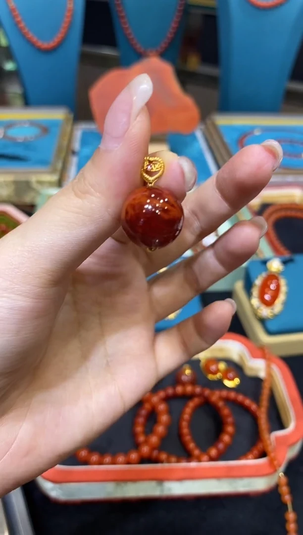 18K金镶嵌G07（多样性发一件）南红玛瑙吊坠