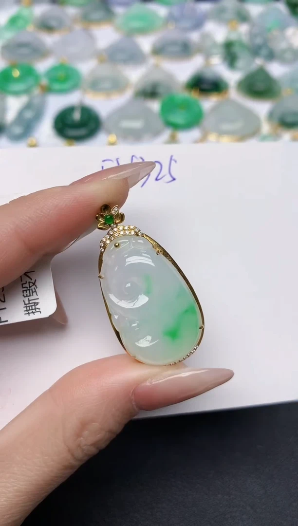 颈饰18K金镶嵌翡翠天然缅甸A货翡翠百元以上9元证书费自理