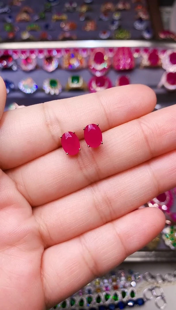 银S925镶嵌耳饰红宝石....