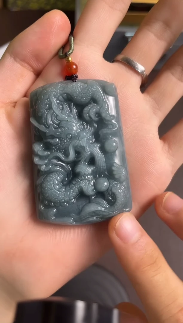 翡翠未镶嵌颈饰9