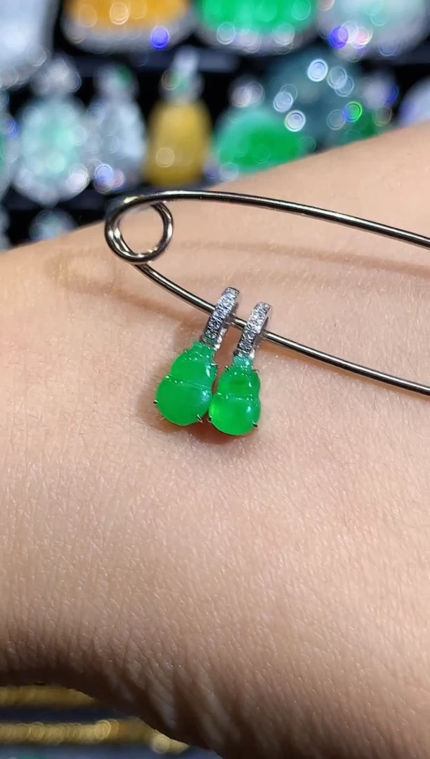 吊坠(不含链)18K金镶嵌翡翠多样性发其一