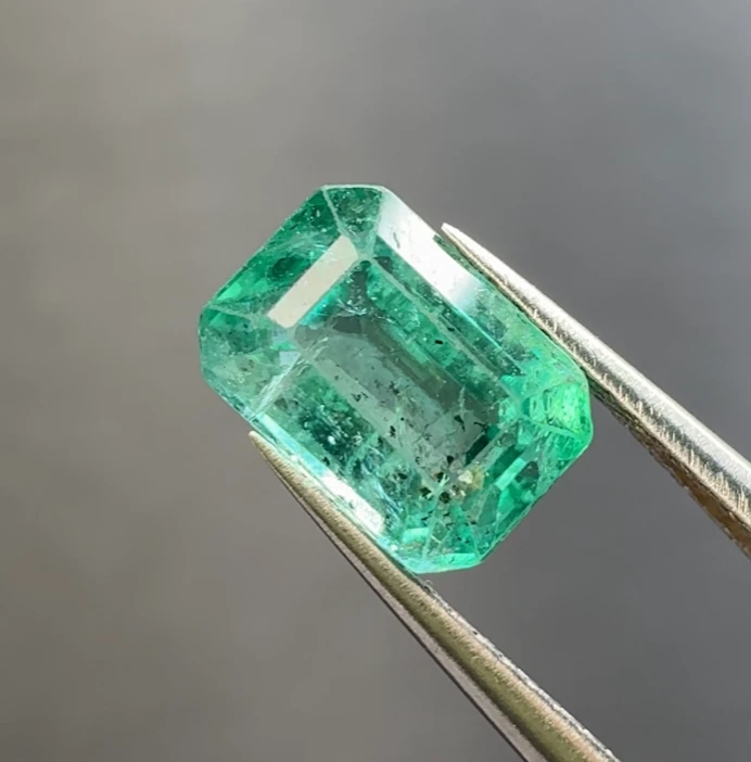 天然的赞比亚祖母绿（120）vivi的明艳的祖母绿切1.39ct-葫芦家彩宝