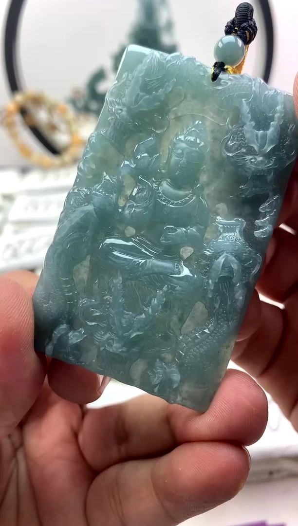 翡翠未镶嵌颈饰大势至