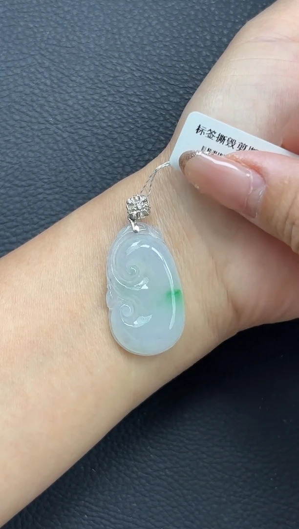 颈饰18K金镶嵌翡翠YM640-1 如意