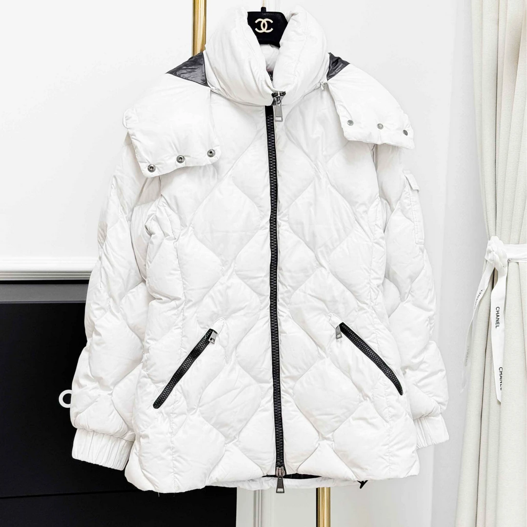 99新 MONCLER  l码浅灰色连帽羽绒服