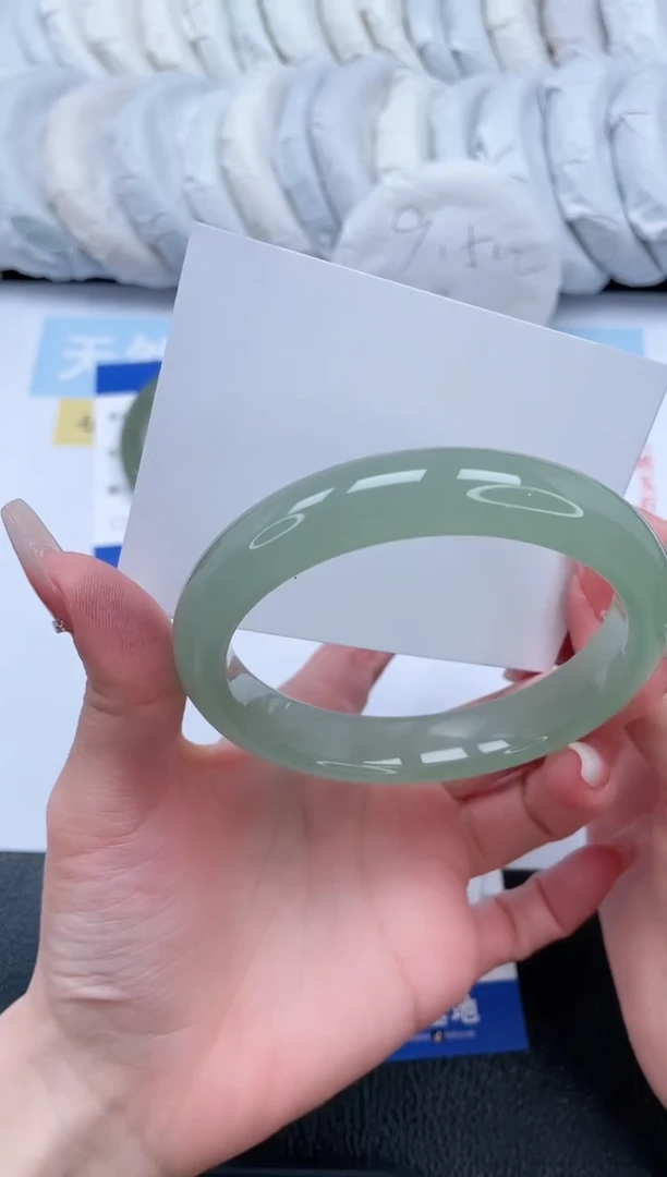 【闪购商品】石英质玉手镯未镶嵌T171-64.6