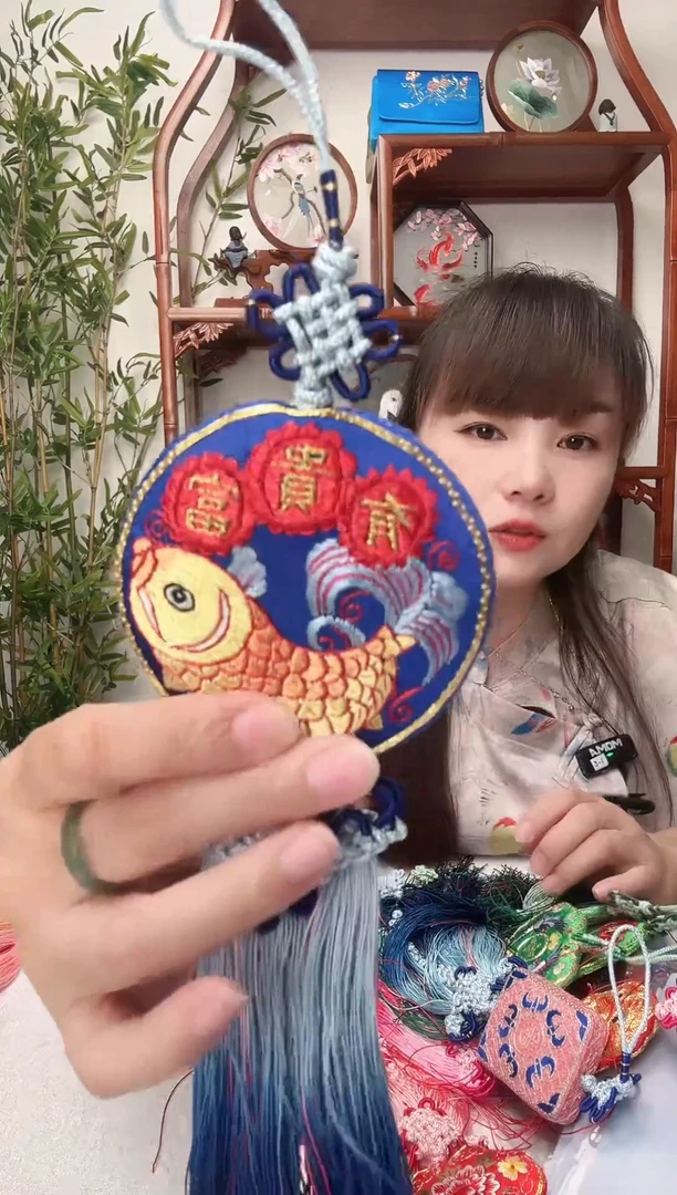 刺绣双面绣花吊坠