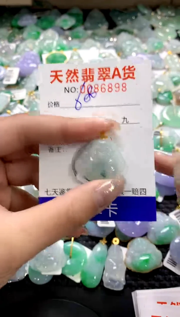 颈饰18K金镶嵌翡翠1111111111111111