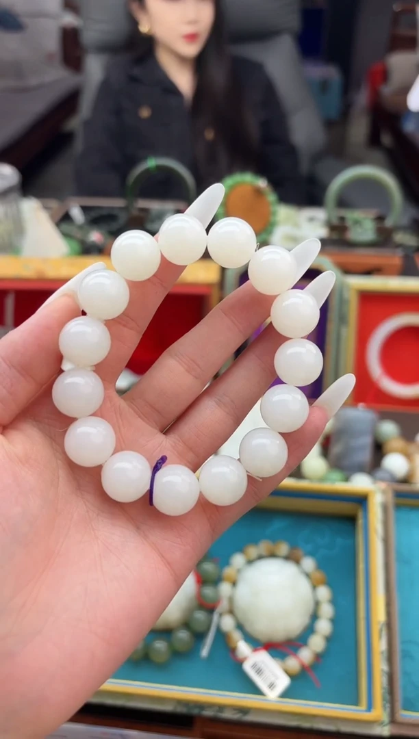 未镶嵌手串和田玉董小姐推荐 多样性发货 拍一发一yzb14