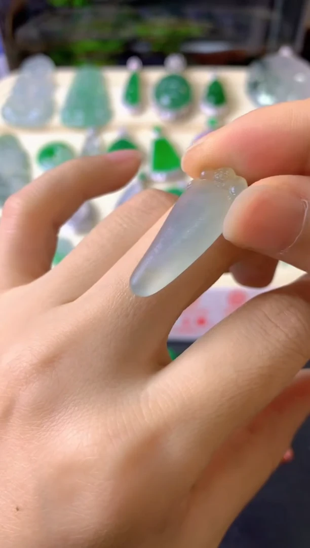 未镶嵌定制翡翠秋*?毛货抛光