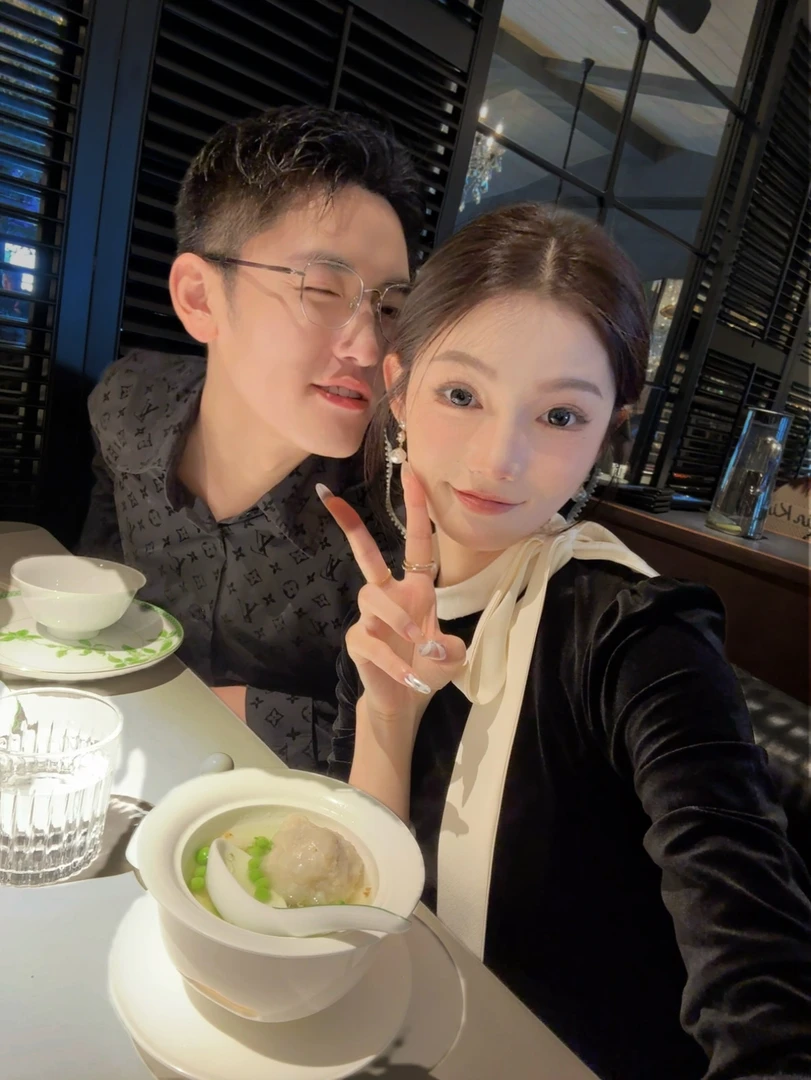 冯（CHAOMEI【舞会】黑色重工丝绒法式连衣裙蕾丝拼接轻奢连衣裙