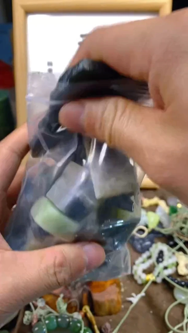 未镶嵌和田玉把件边角