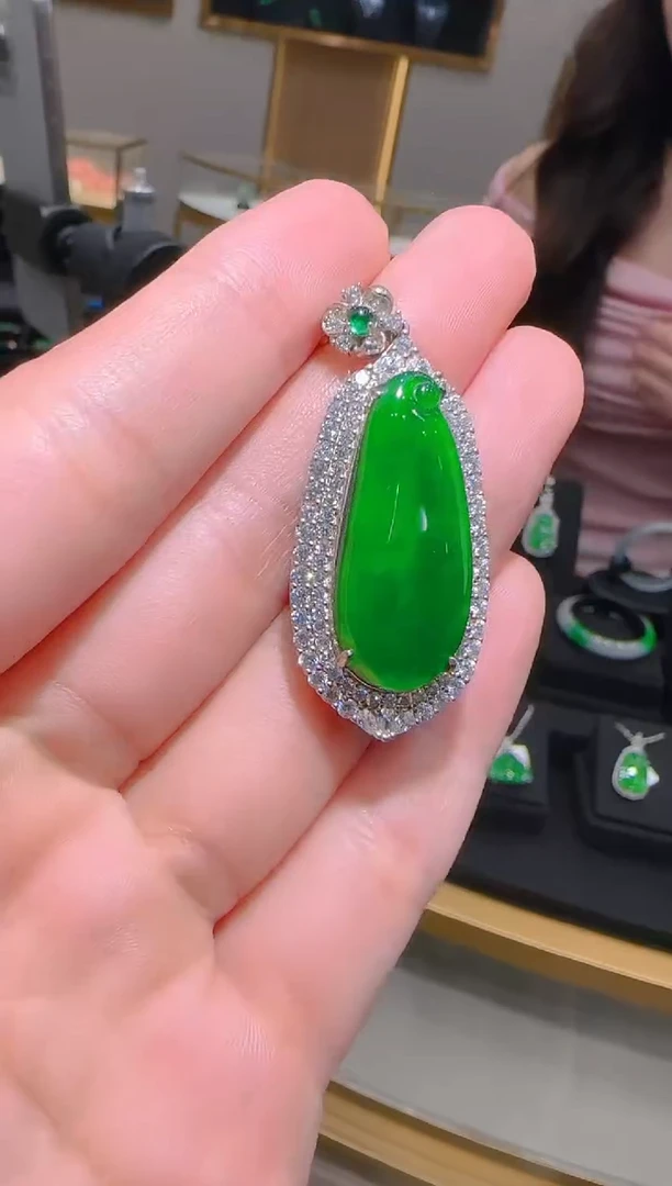 【闪购商品】翡翠吊坠(不含链)银S925镶嵌天然翡翠A货多样性发一件