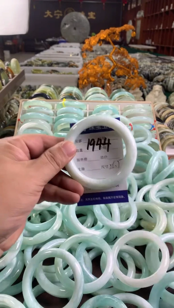 蛇纹石玉未镶嵌手镯1944