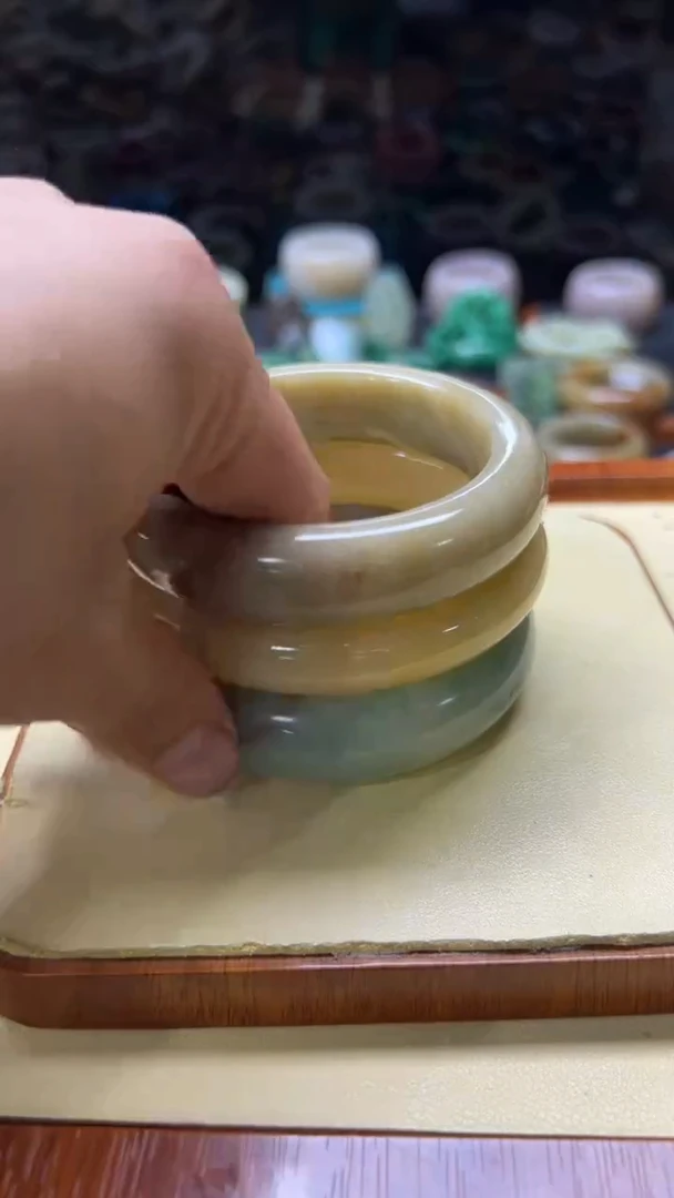未镶嵌手镯石英质玉平**珍126
