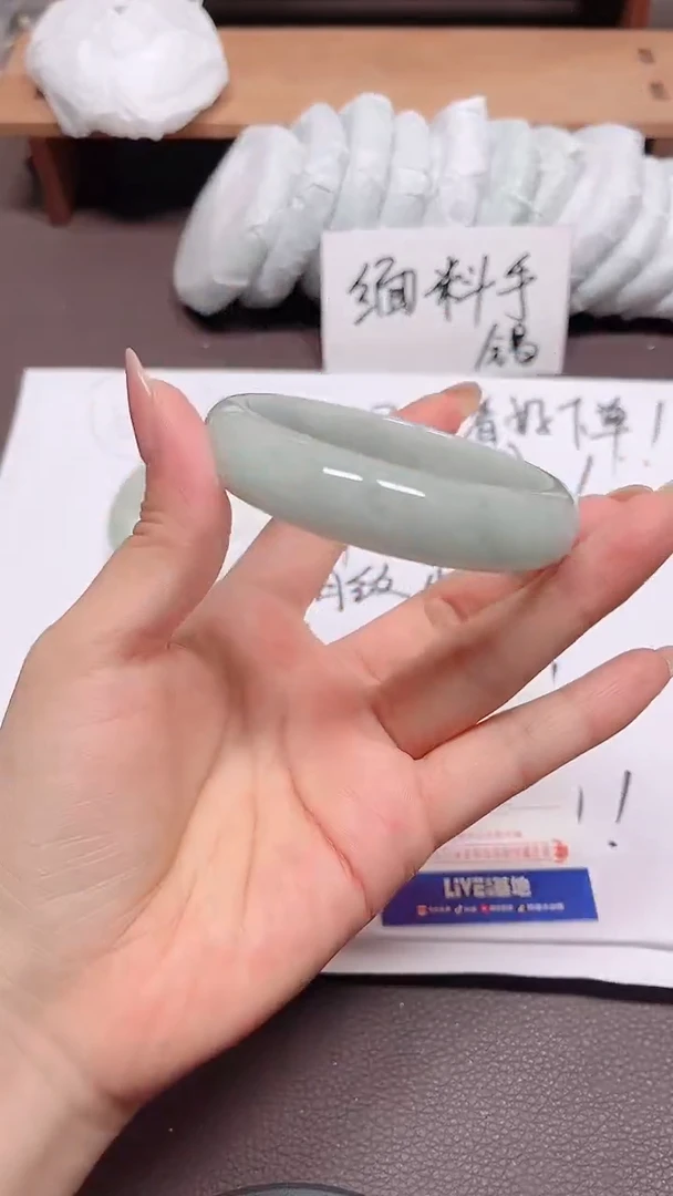 无非金属缅料手镯110