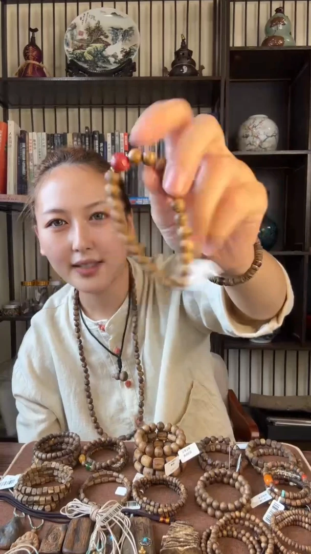 沉香手串海南尖峰岭莺歌绿奇楠沉香手串-保真