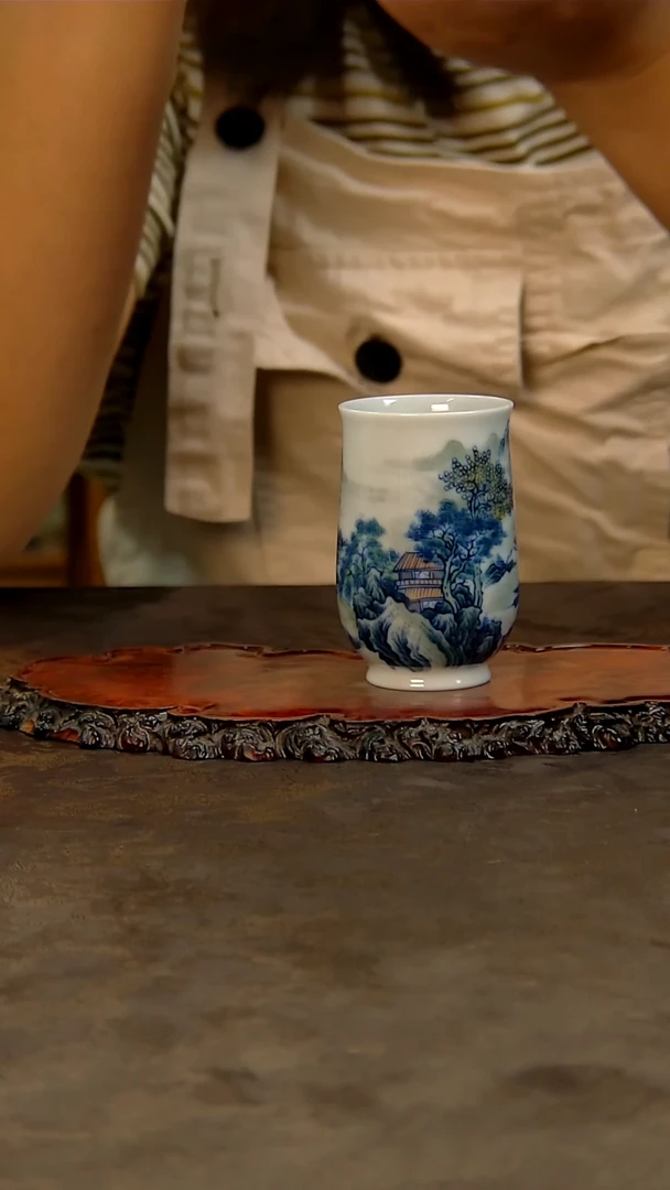青花手绘山水主人杯