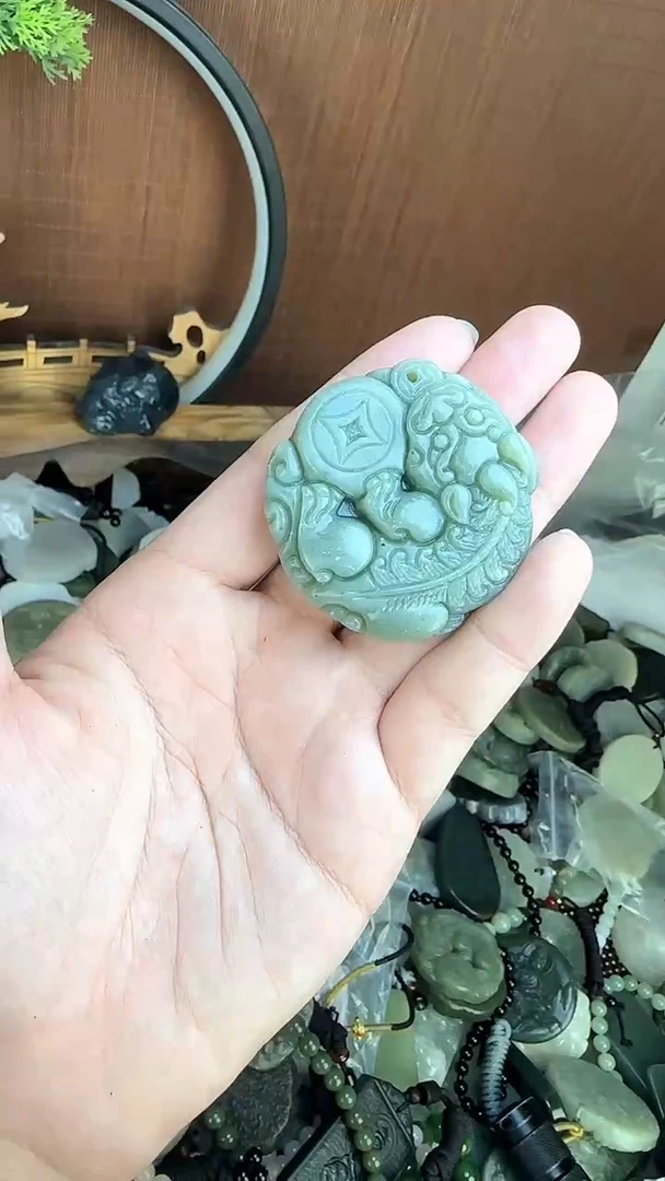 和田玉未镶嵌颈饰1