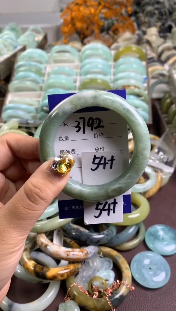 【闪购商品】蛇纹石玉手镯未镶嵌3792