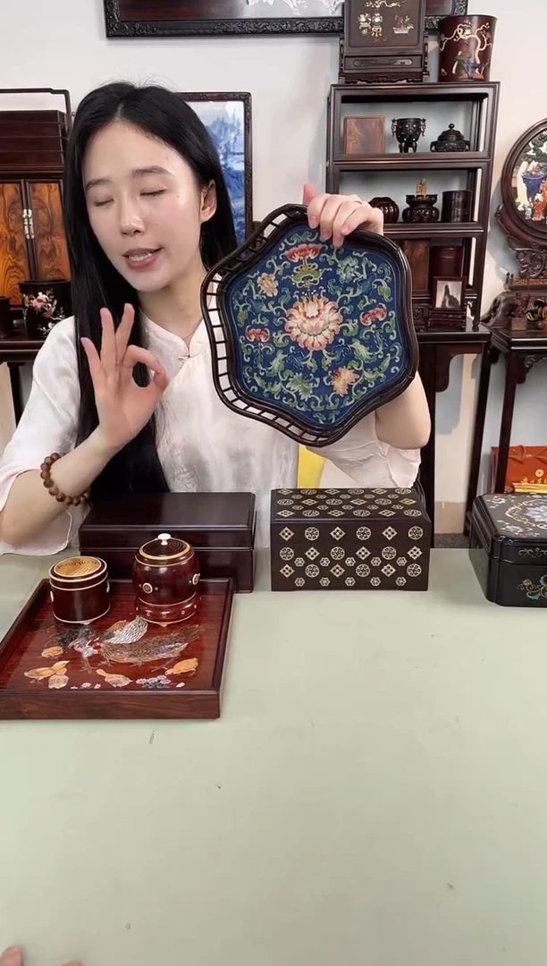 红酸枝木类成套家具栏杆景泰蓝果盘