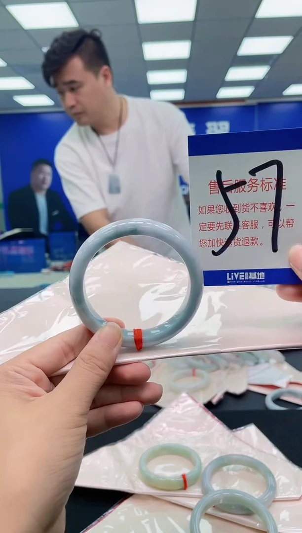 未镶嵌手镯翡翠 AAAAAAAAA