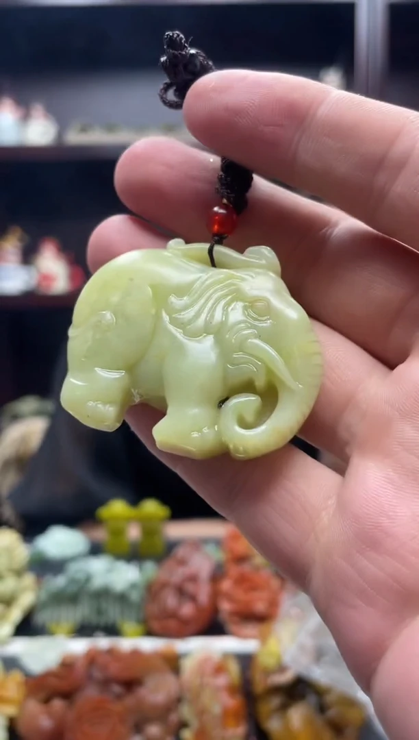 岫玉未镶嵌吊坠·