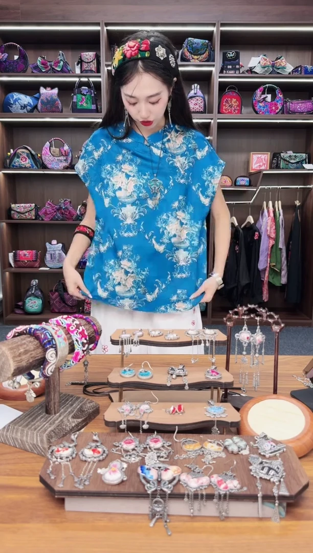 织绣A4蒙阿苏苗绣传承店