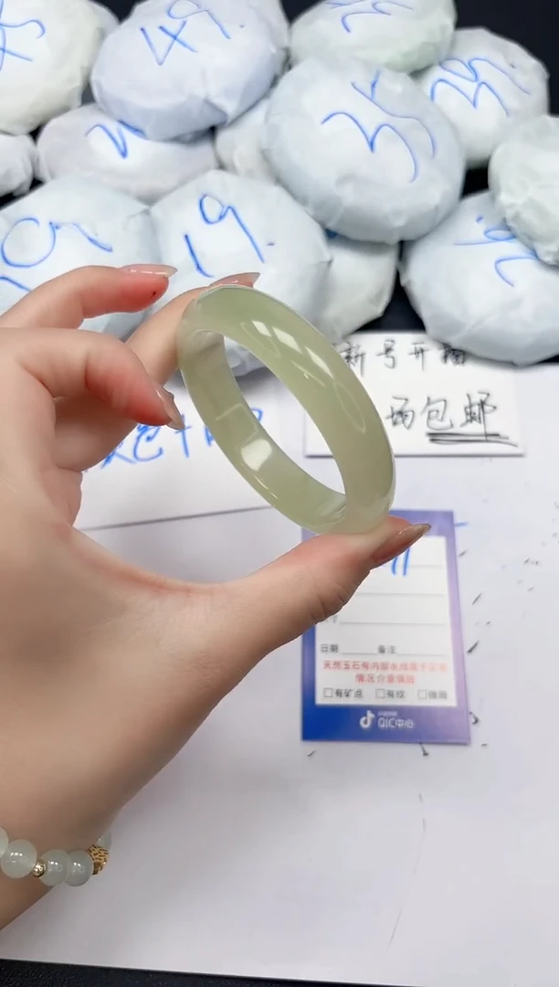 未镶嵌手镯石英质玉A71/5556