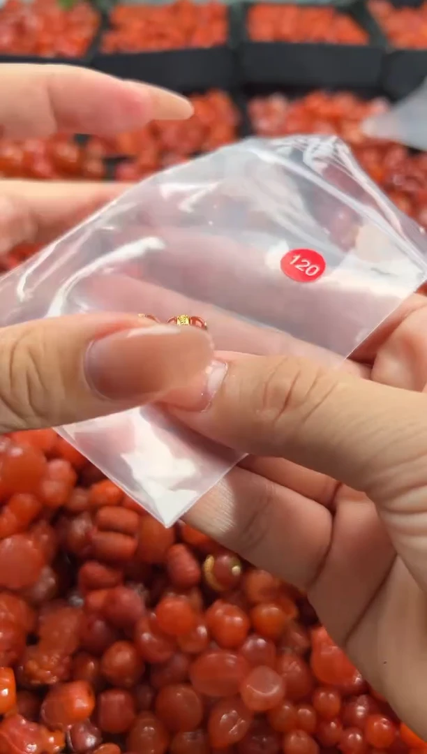 南红玛瑙未镶嵌颈饰1