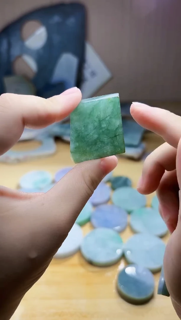 翡翠未镶嵌颈饰翡翠A货 姜谭210