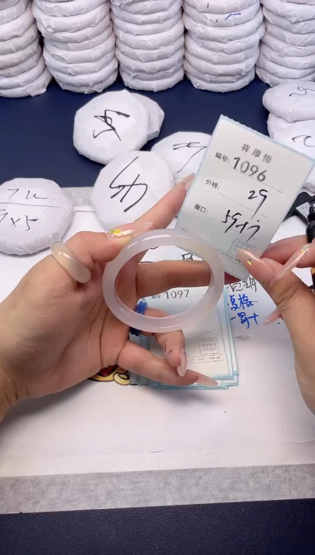 玛瑙/玉髓手镯未镶嵌1096