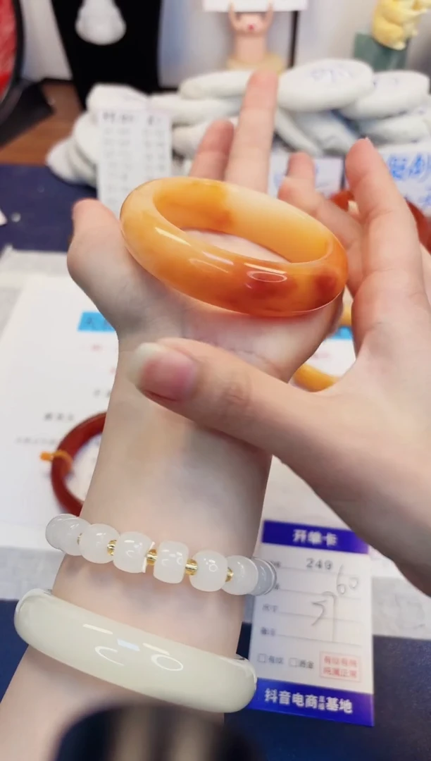 【闪购商品】石英质玉手镯未镶嵌249-财气镯-圈口57