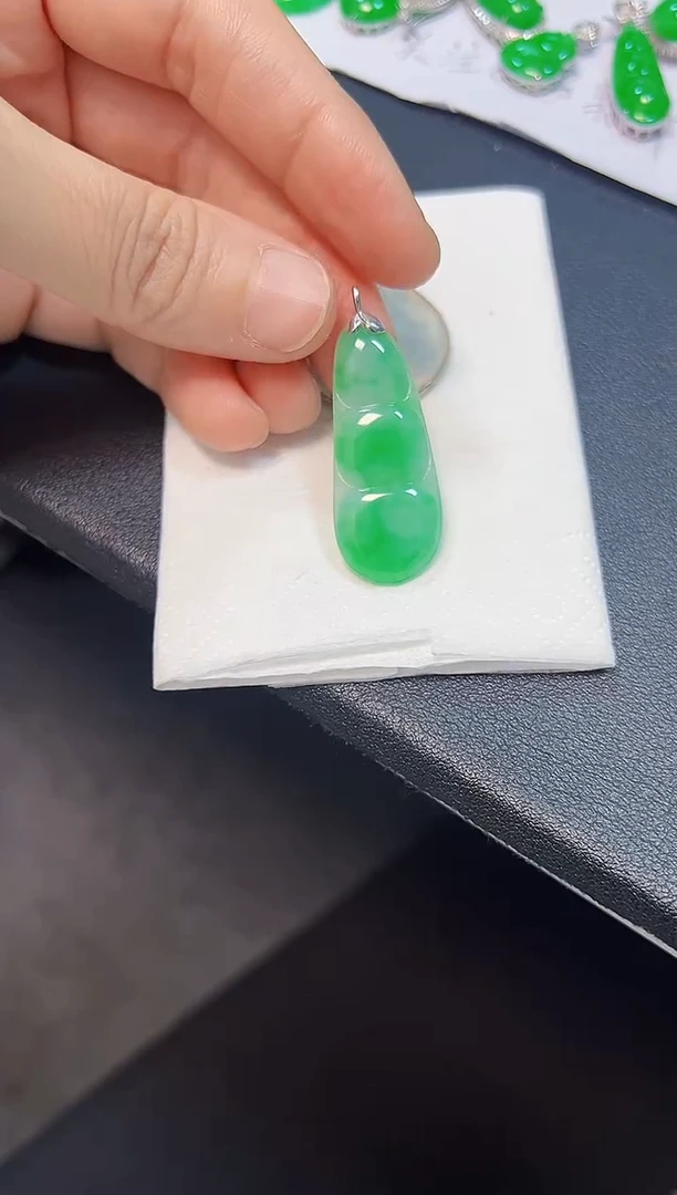 吊坠(不含链)18K金镶嵌翡翠980