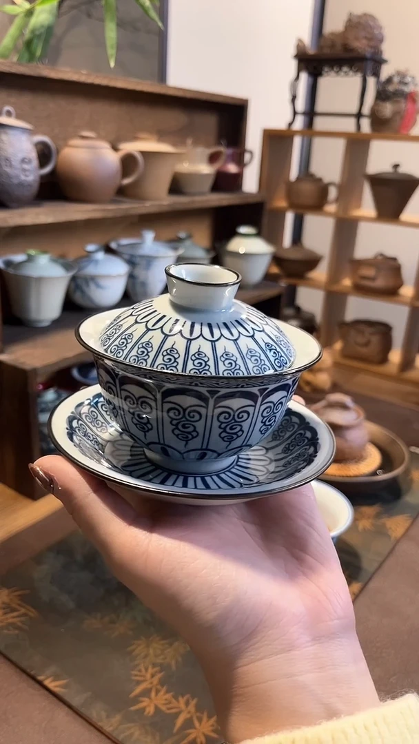 【闪购商品】其他青花卷草纹三才盖碗