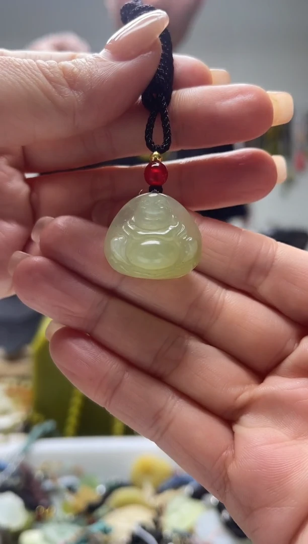 未镶嵌岫玉颈饰·