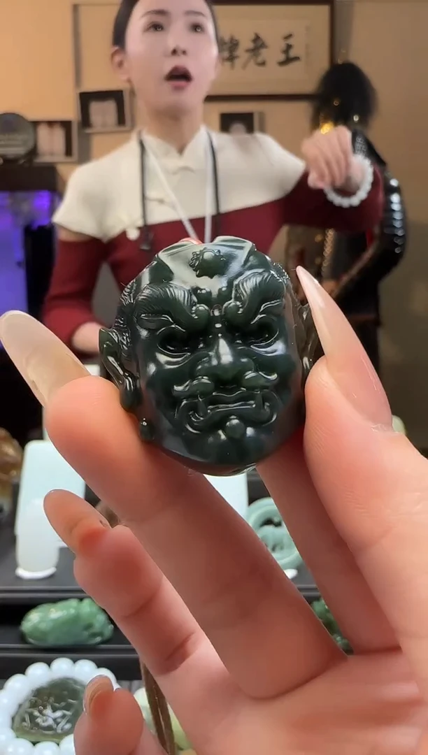 【闪购商品】和田玉青玉面具未镶嵌吊坠