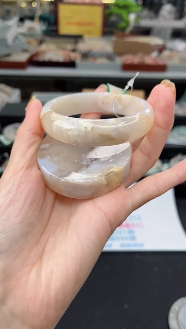 【闪购商品】石英质玉手镯未镶嵌60圈口（不退不换）1563363