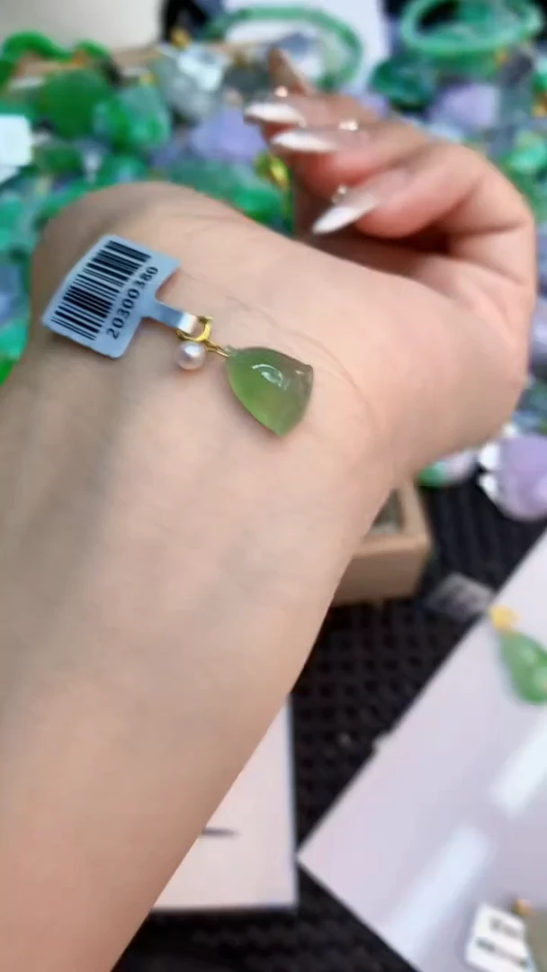 翡翠18K金镶嵌吊坠(不含链)1
